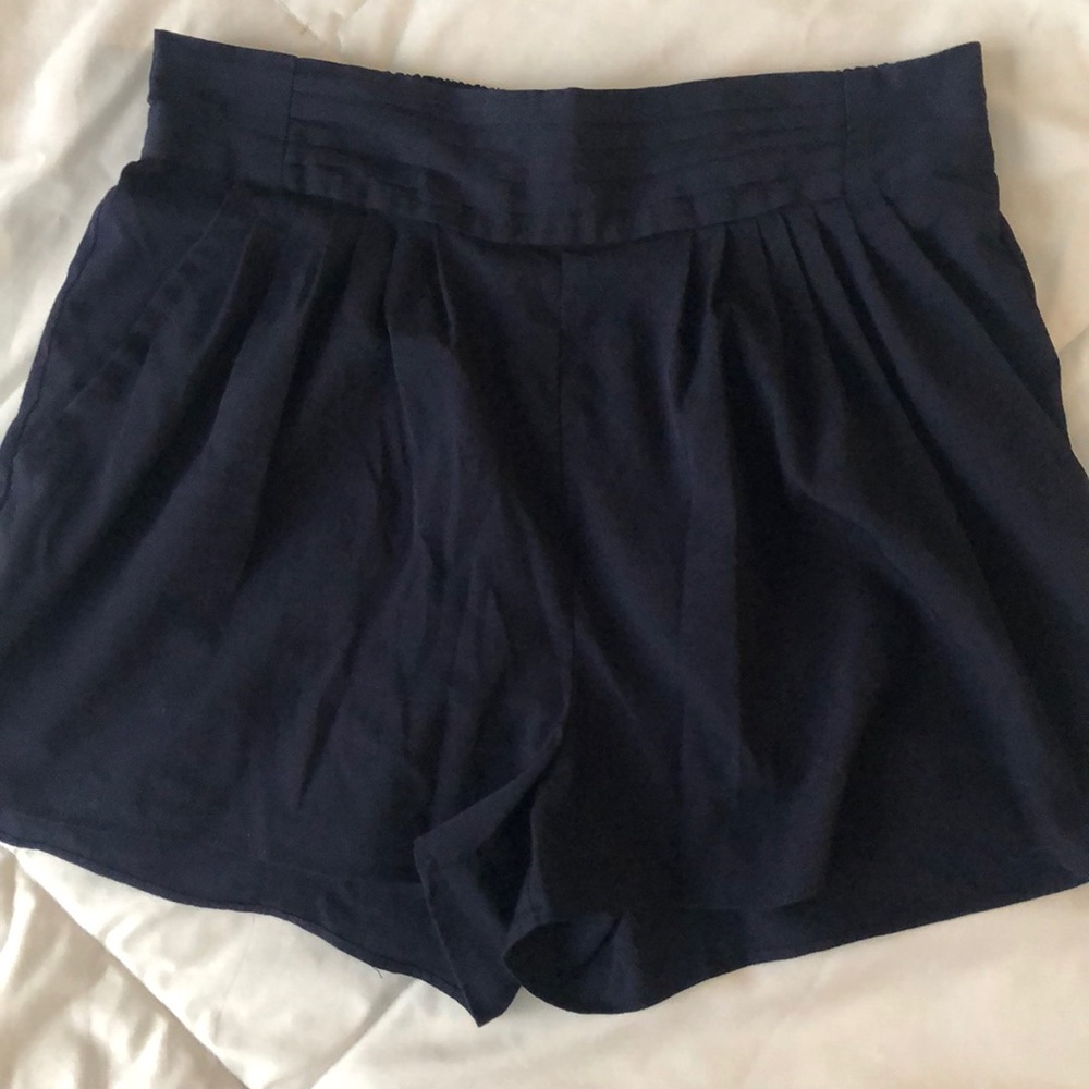 Navy super soft high waisted pleated pocket shorts